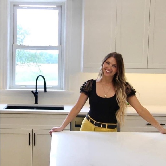 Meet your Posher, Sarah - Picture 1 of 1